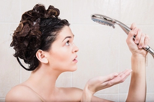 Mọi sinh hoạt trong gia đình sẽ đảo lộn khi máy bơm hỏng.